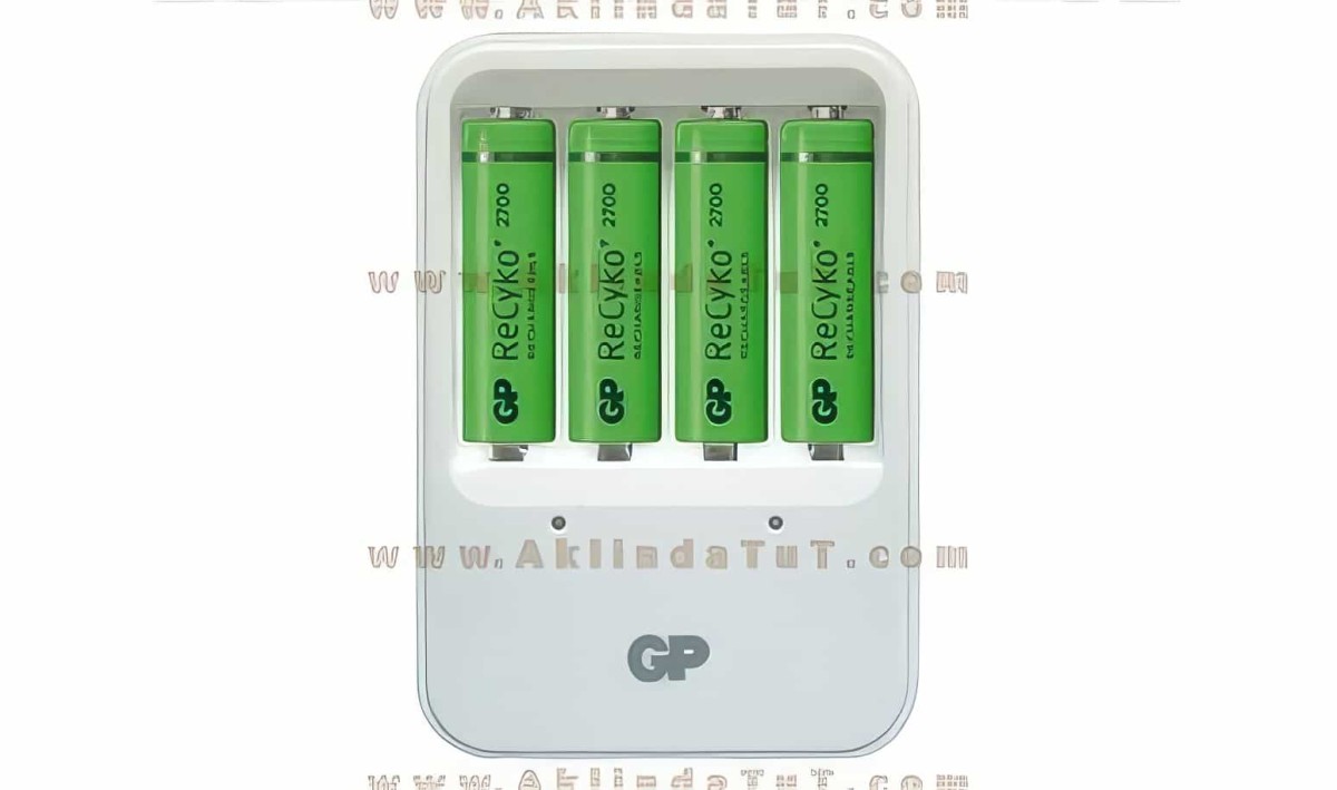 4 Adet Gp Recyko 2700 Serisi Aa Şarjlı Kalem Pil + Gp Pb420gs (220v) Pil Şarj Cihazı